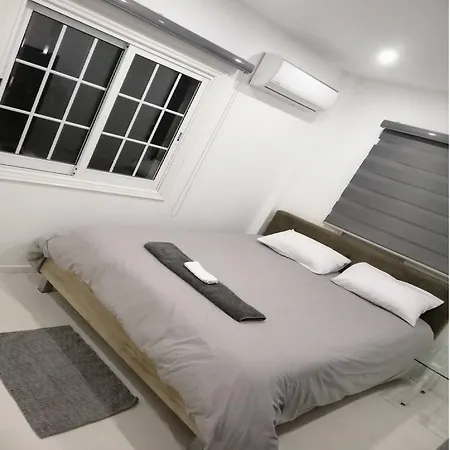 منزل للإقامة Cosy With Kingsize Bed By Beach Centre *