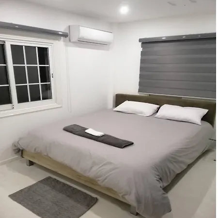 منزل للإقامة Cosy With Kingsize Bed By Beach Centre لارنكا
