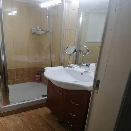 Cosy With Kingsize Bed By Beach Centre منزل للإقامة